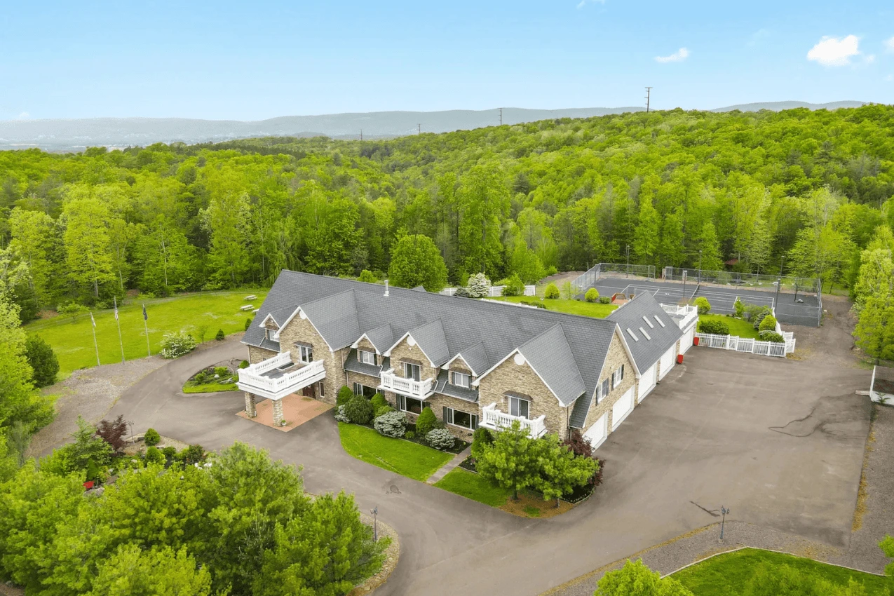 Luxury Mansion (1700) for the Perfect Prom Celebration