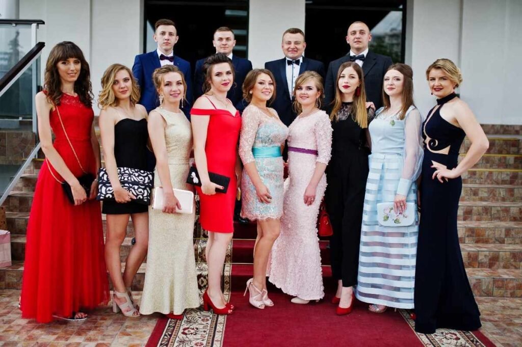 group of teens posing for their prom pictures